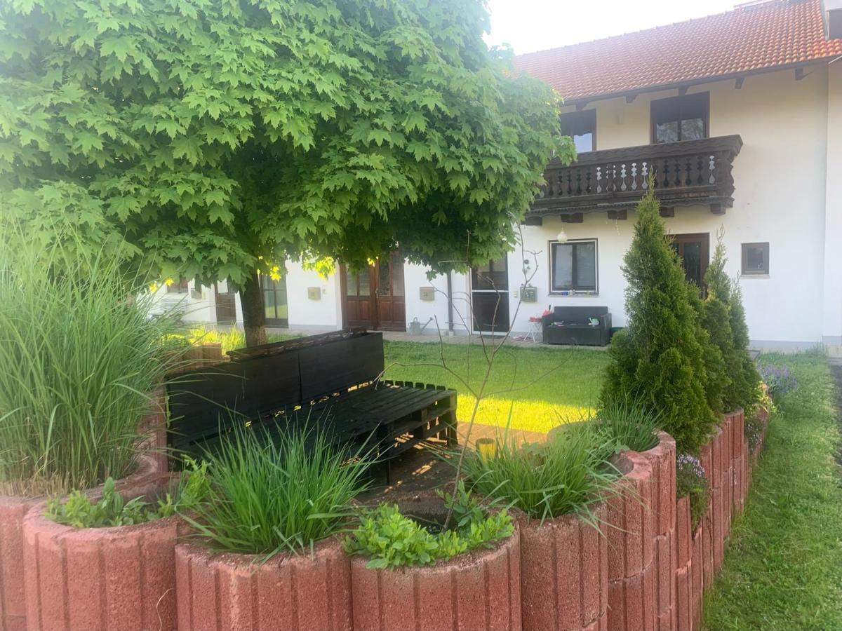 Ferienwohnung Am Ponyhof Altotting Bagian luar foto